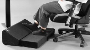 Bauhutte、大型足置きクッション「BFT-700C-BK」を発売