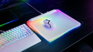 【Razer Firefly V2 Pro White Edition登場】滑走面が光る人気ゲーミングマウスパッドに新色ホワイトが追加！